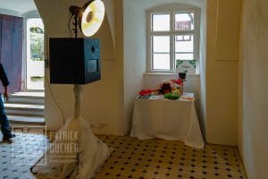 Aufgebaute Fotobox bei einer Hochzeit im Schloss Nikitsch